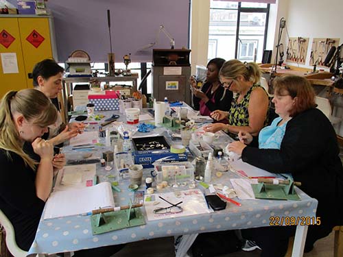 start a guild, ladies sitting around a table chatting