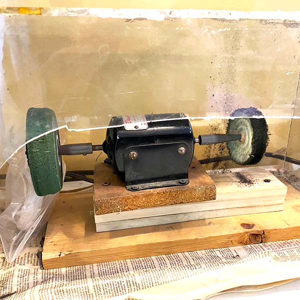 Polishing cage bench polisher