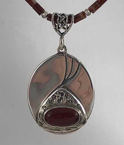Pendant with wire