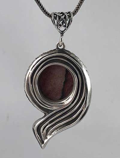Pendant with wire and silver clay