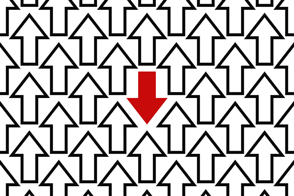 One red arrow facing down in lots of white arrows facing up