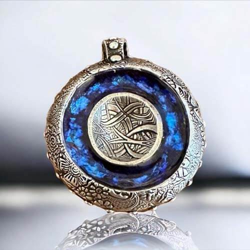 Portal - Claudia Cooley pendant in silver with blue inlay